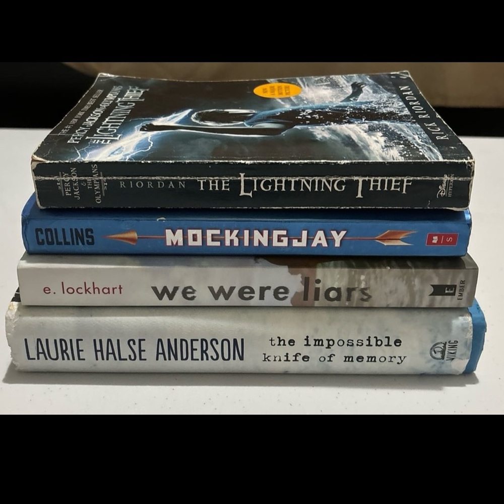 Books Bundle - Picture 3 of 4